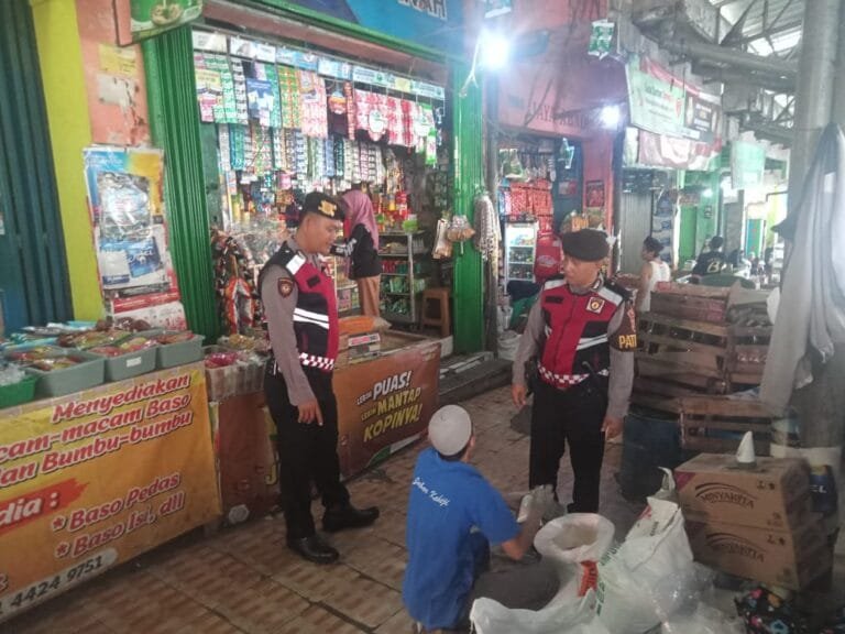 Dukung Penanganan Inflasi, Sat Samapta Polres Ciamis Patroli Bahan Pokok Cegah Penimbunan