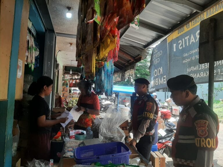 Harga Bahan Pokok Stabil, Satuan Samapta Polres Ciamis Patroli ke Pasar Subuh Ciamis