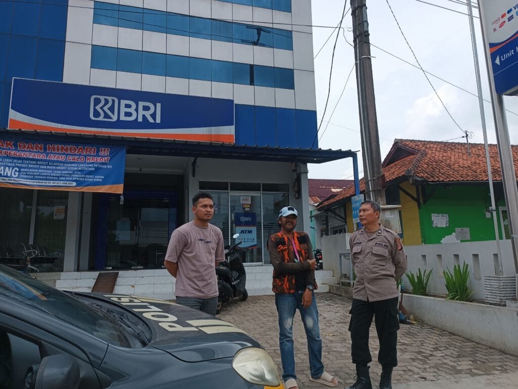 Berikan Rasa Nyaman, Polsek Kawali Polres Ciamis Patroli Dialogis di Siang Hari