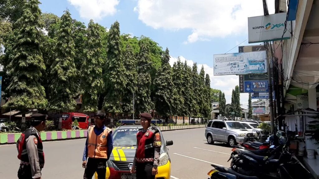 Ops Mantap Praja, Sat Samapta Polres Ciamis Datangi Kawasan Obvit di Ruko Terminal Ciamis