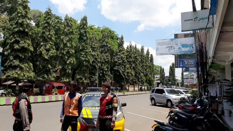 Ops Mantap Praja, Sat Samapta Polres Ciamis Datangi Kawasan Obvit di Ruko Terminal Ciamis