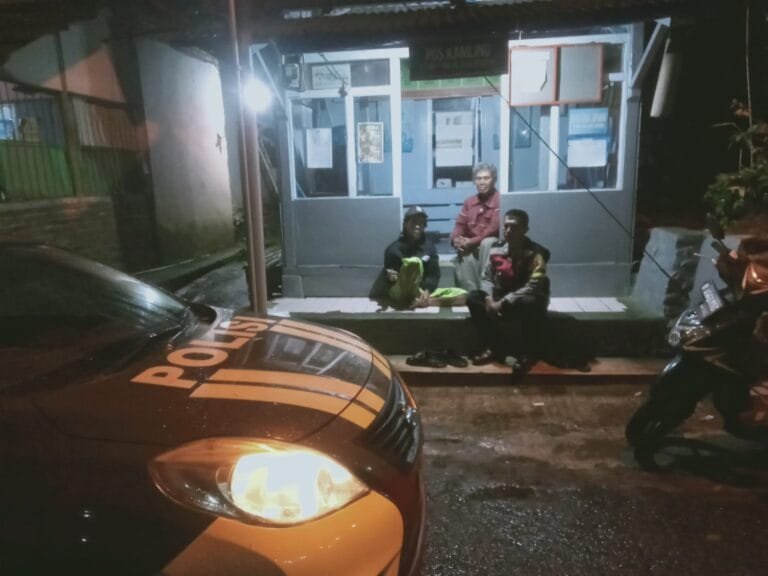 Berikan Rasa Aman, Personel Polsek Kawali Polres Ciamis Patroli Dialogis di Malam Hari