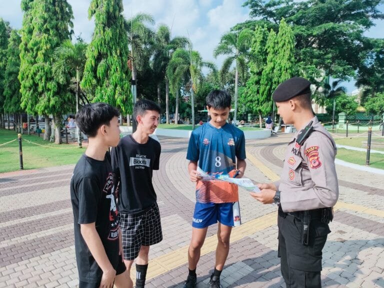 Penerimaan Polri, Polres Ciamis Sosialisasikan Rekrutmen Bakomsus ke Warga di Taman Lokasana