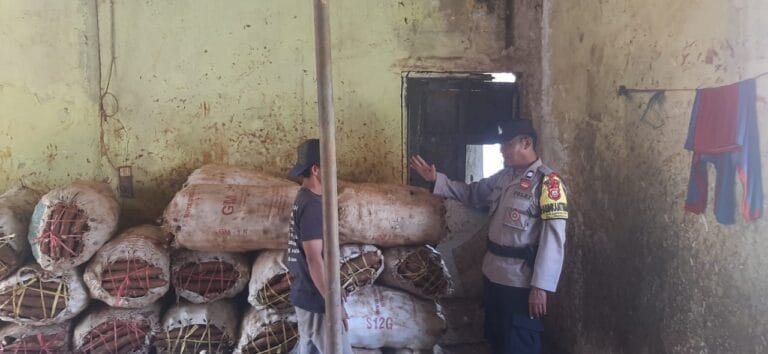 Polsek Cikoneng Koorkom Kamtibmas ke Tomas di Gandasari Wujudkan Pilkada Serentak 2024 Aman