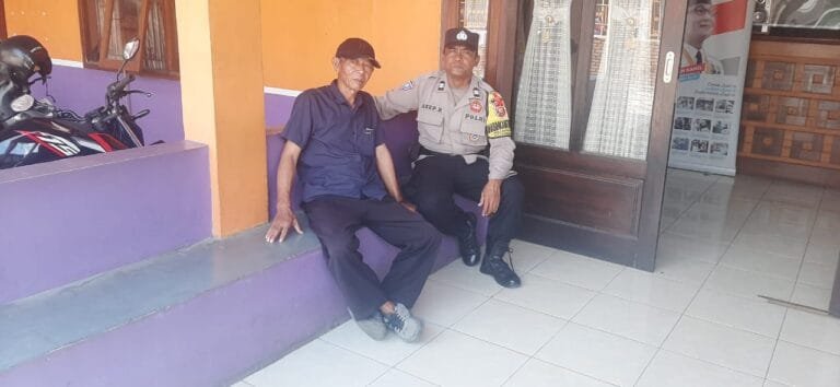 Polsek Cikoneng Koorkom Kamtibmas ke Tomas di Sirnagalih Wujudkan Pilkada Serentak 2024 Aman