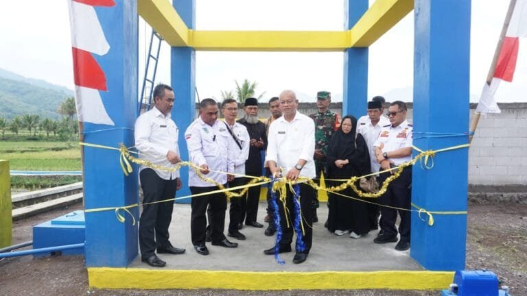 Nurdin Yana, Resmikan Pamsimas di Desa Mekarhurip Sukawening