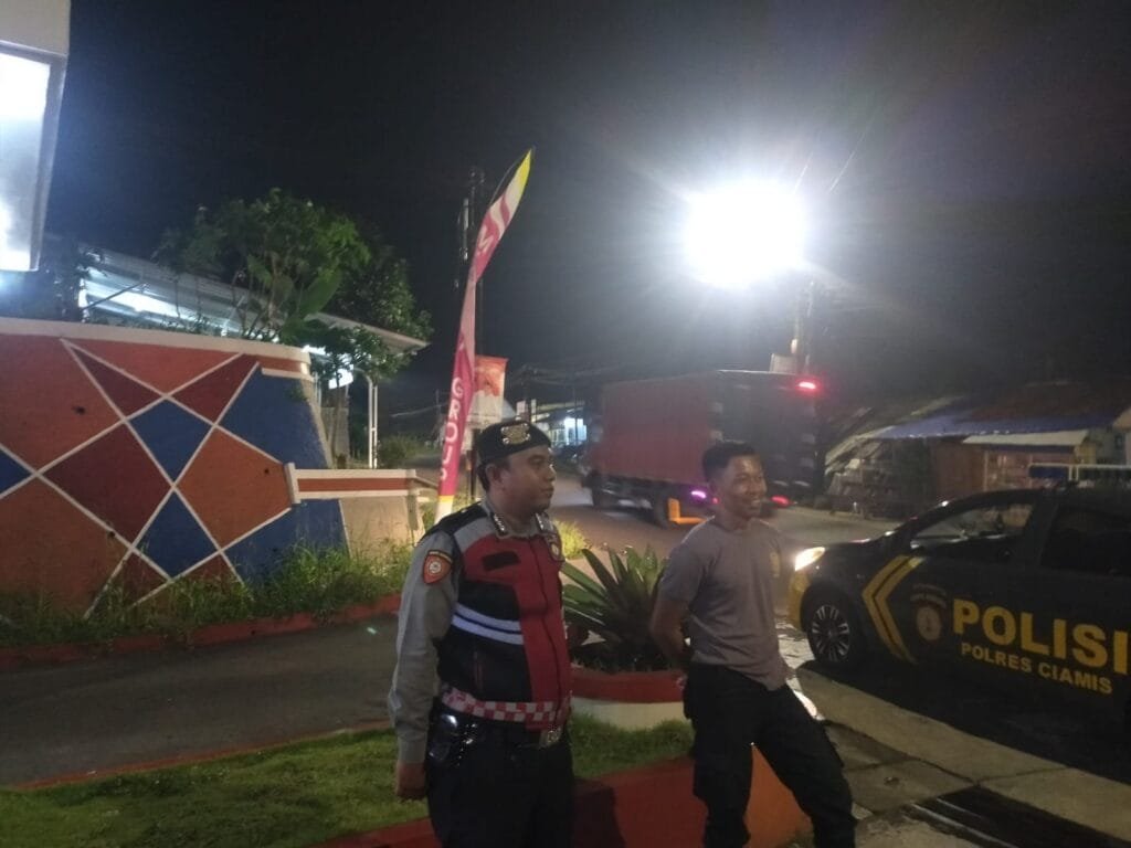 Humanis, Personel Samapta Polres Ciamis Patroli Perum Lembah Medina Beri Imbauan Kamtibmas