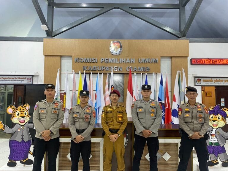 Ops Mantap Praja, Polres Ciamis Siagakan Personel PAM di Kantor KPU Kabupaten Ciamis