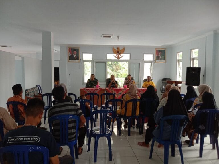 Polsek Cikoneng Polres Ciamis Terjunkan Personel Amankan Penyaluran BLT DD di Desa Gegempalan