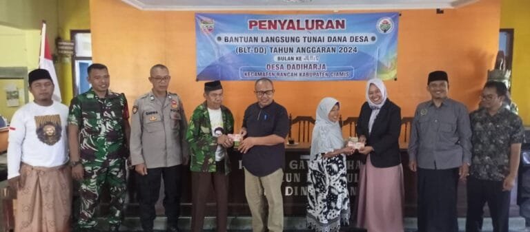 Polsek Rancah Polres Ciamis Terjunkan Personel Amankan Penyaluran BLT DD di Desa Dadiharja