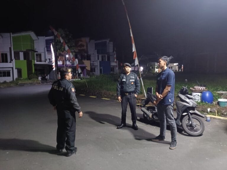 Humanis, Personel Samapta Polres Ciamis Patroli Perum Garden City Beri Imbauan Kamtibmas
