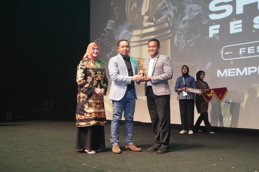 "Ayah Aku Rindu" Film Karya Yonif 330 Tri Dharma, Juara I Ajang Military Short Movie Festival 2024 1 IMG 20241109 WA0023