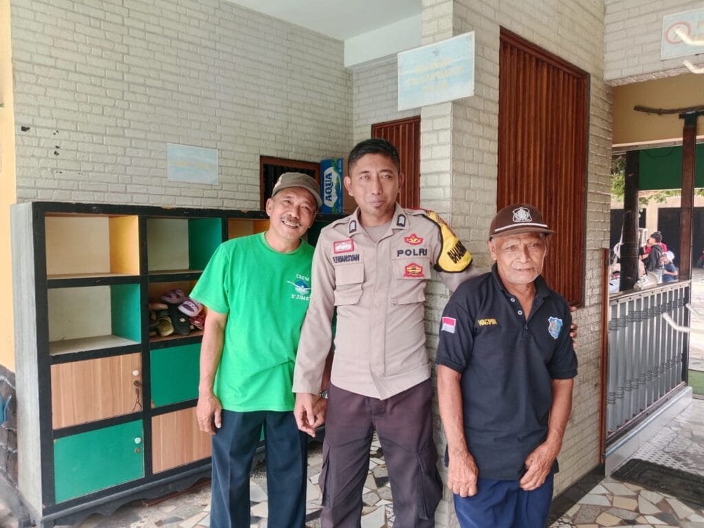 Datang ke Warga Desa Sidaharja, Anggota Polsek Lakbok Koorkom Jelang Pilkada Serentak