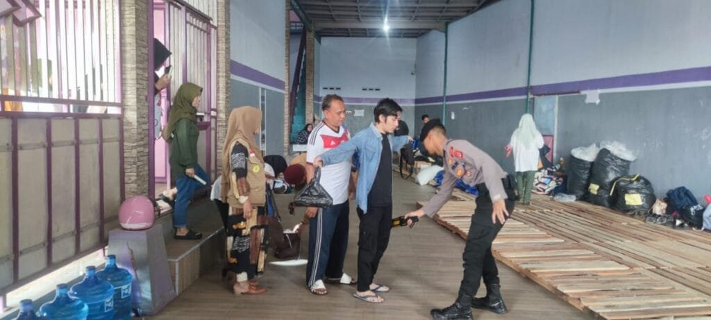 Ops Mantap Praja, Polres Ciamis Siagakan Anggota Pengamanan di Gudang Logistik KPU