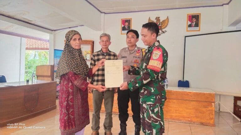 Cooling System, Polsek Lakbok Monitoring Penyerahan Sertifikat PTSL di Desa Kutawaringin