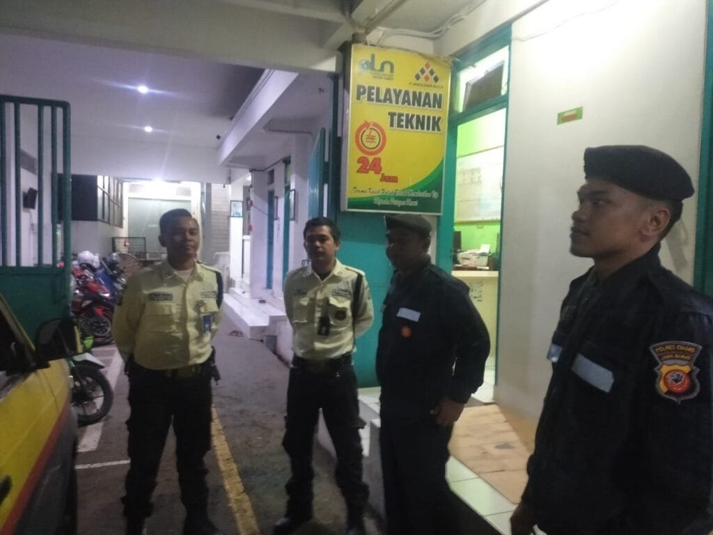 Cipkon di Malam Hari, Satuan Samapta Polres Ciamis Patroli ke Kawasan Kantor PLN Ciamis