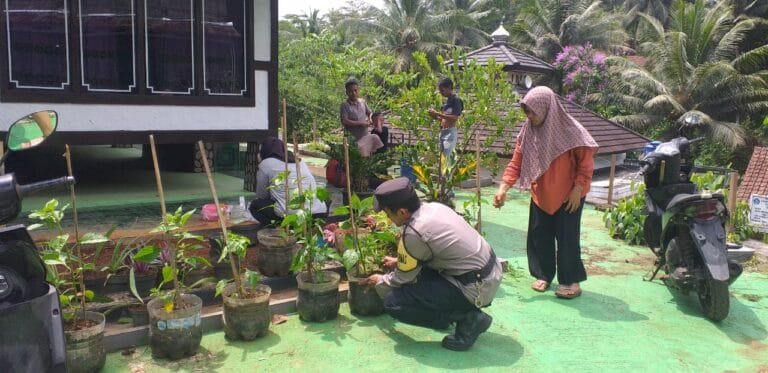 Dukung Program Asta Cita, Polsek Cipaku Polres Ciamis Ajak Warga Manfaatkan Lahan Jadi Produktif