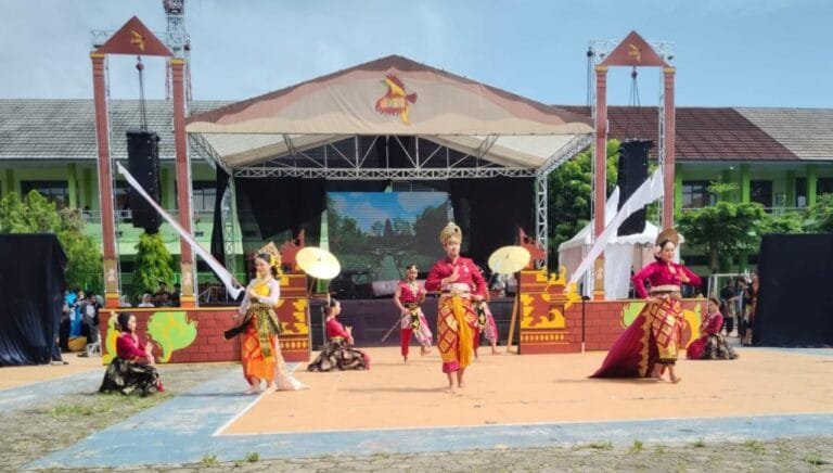 Polsek Ciamis Polres Ciamis Monitoring Pentas Seni Siswa SMAN 1 Ciamis