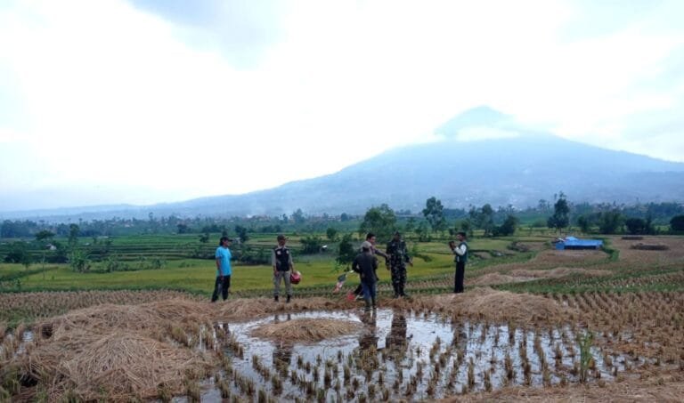 Polsek Bayongbong Cek TKP Remaja di Garut Tersambar Petir