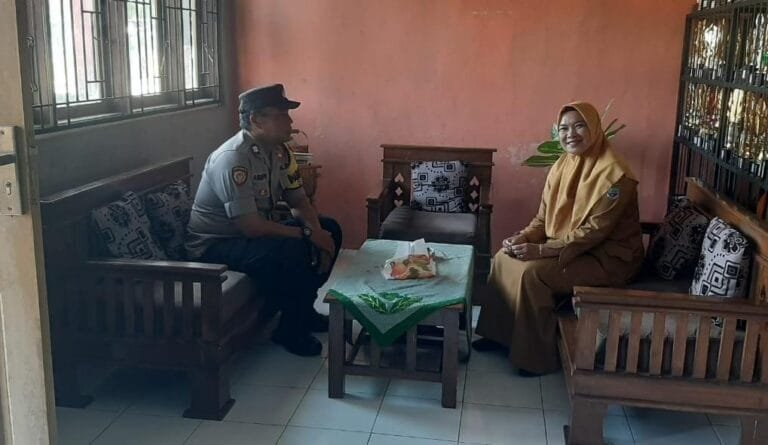 Polsek Cikoneng Polres Ciamis Datang ke Sekolah Binluh Bahaya Bulying di SDN 3 Gunungcupu