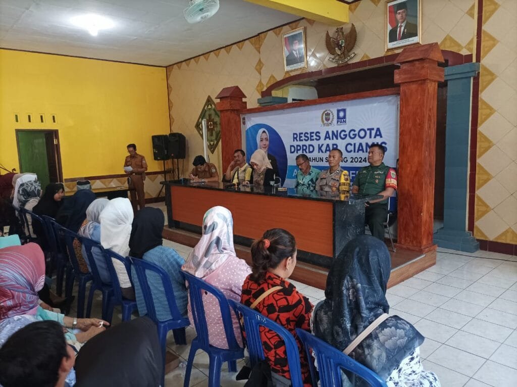 Polsek Ciamis Monitoring Reses Anggota DPRD Kabupaten Ciamis di Desa Imbanagara