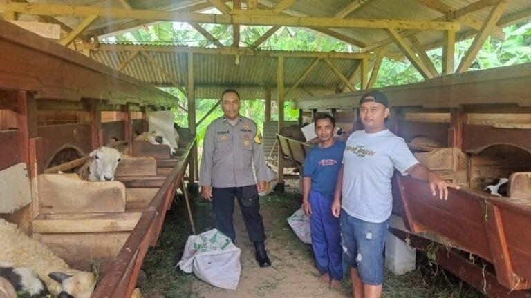Dukung Program Asta Cita, Polsek Ciamis Polres Ciamis Datangi Peternak Domba di Gunung Sari