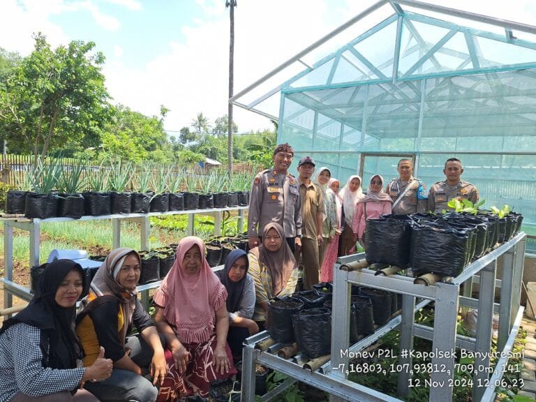 Kapolsek Banyuresmi AKP Usep Heryaman   S.IP, S.Pd.I.   Monitoring dan Pendampingan Kelompok Tani Wanita (KWT).