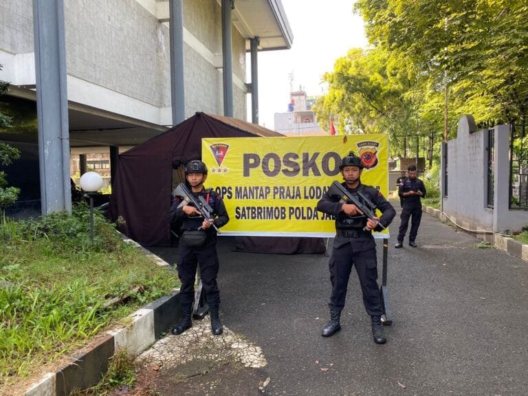 PENGAMANAN KANTOR KPU DAN BAWASLU PROV. JABAR OLEH PERSONEL POLDA JABAR SAAT PILKADA