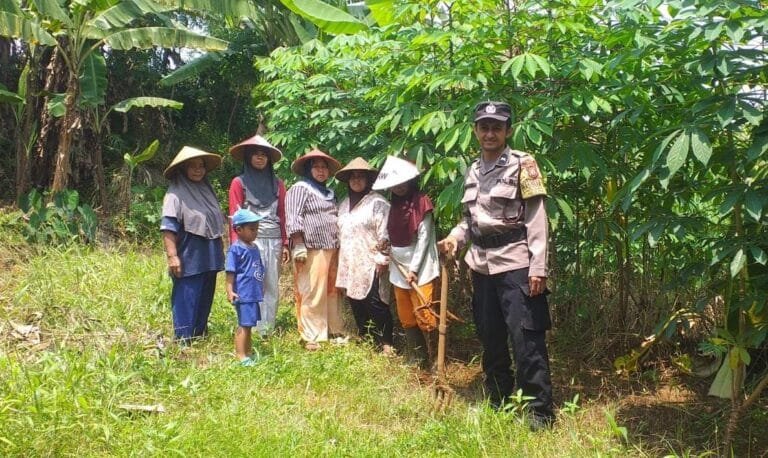 Dukung Program Asta Cita, Polsek Cipaku Polres Ciamis Ajak KWT Manfaatkan Lahan Desa Jadi Produktif