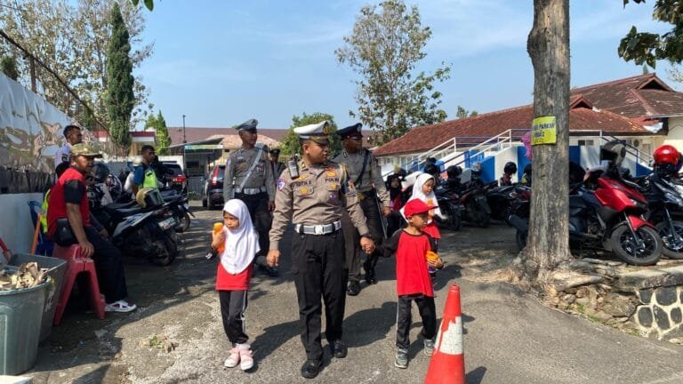 Polres Garut Gelar Program Polisi Sahabat Anak Edukasi Keselamatan Berlalu Lintas Sejak Dini