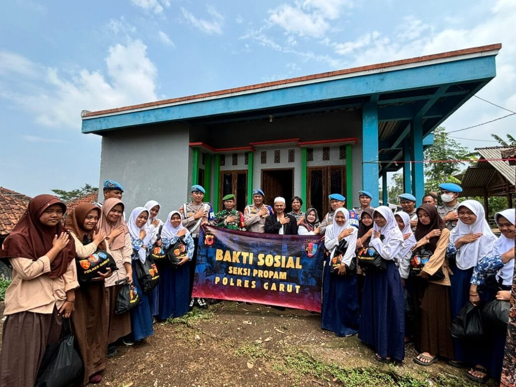 Polres Garut Gelar Bakti Sosial Di Pesantren Al Bayan