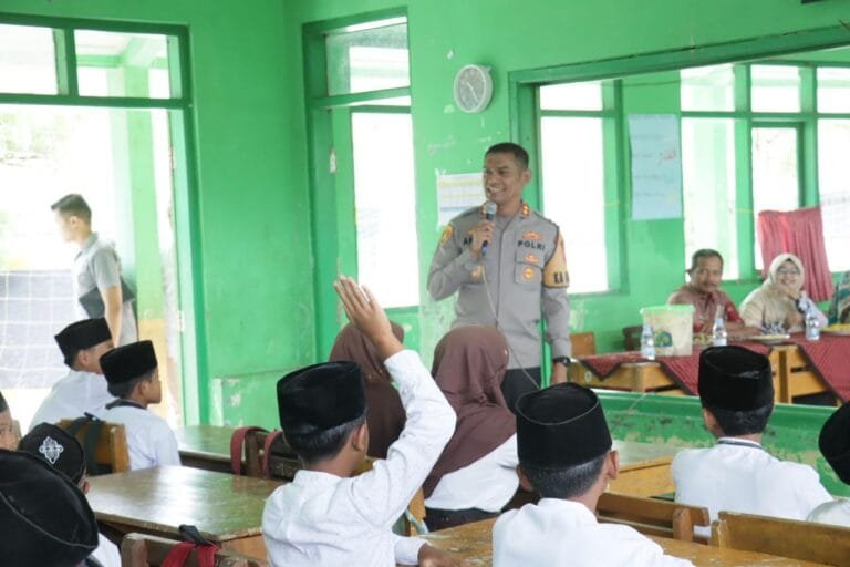 Kapolres Ciamis Gelar Program Makan Gizi Gratis untuk Siswa SDN 04 Ciomas