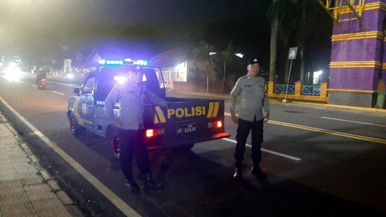 Berikan Rasa Aman di Malam Hari, Polsek Cijeungjing Polres Ciamis Intens Patroli Biru