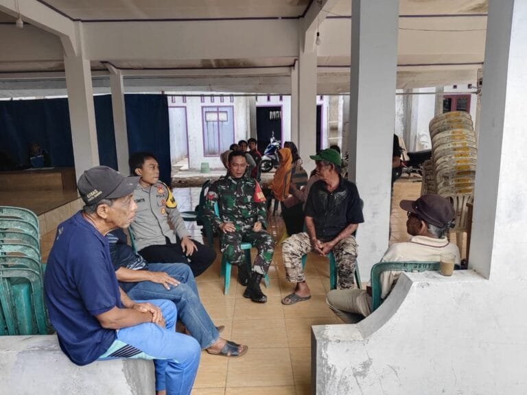 Soliditas TNI-Polri, Polsek dan Koramil Lakbok Cooling System ke Warga Kutawaringin