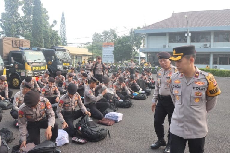 Kapolres Garut Cek Perlengkapan Pesonel Pengamanan TPS