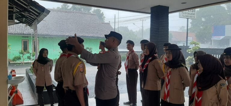 Polsek Banjarsari Polres Ciamis Binluh ke Anggota Saka Bhayangkara Kwartir Ranting Banjarsari