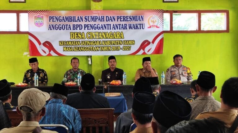 Soliditas TNI-Polri dan Pemerintah, Polsek Kawali Hadiri Pelantikan Perangkat Desa Cintanagara