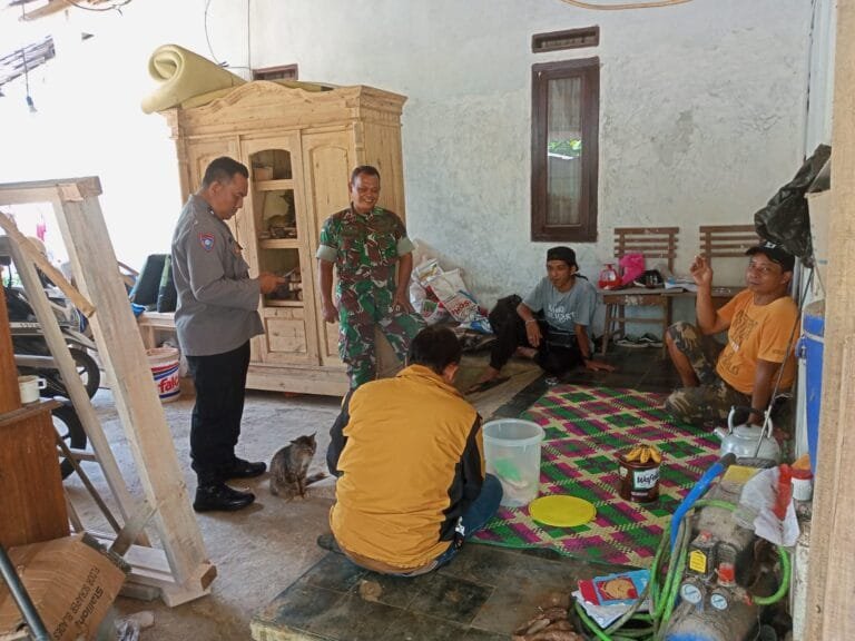 Datang ke Tokoh Pemuda Cikatomas, Anggota Polsek Ciamis Koorkom Kamtibmas Jelang Pilkada