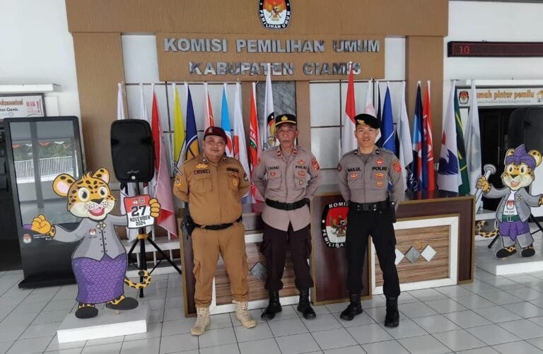 Ops Mantap Praja, Polres Ciamis Bersiagadi Kantor KPU Kabupaten Ciamis Jelang Pilkada Serentak