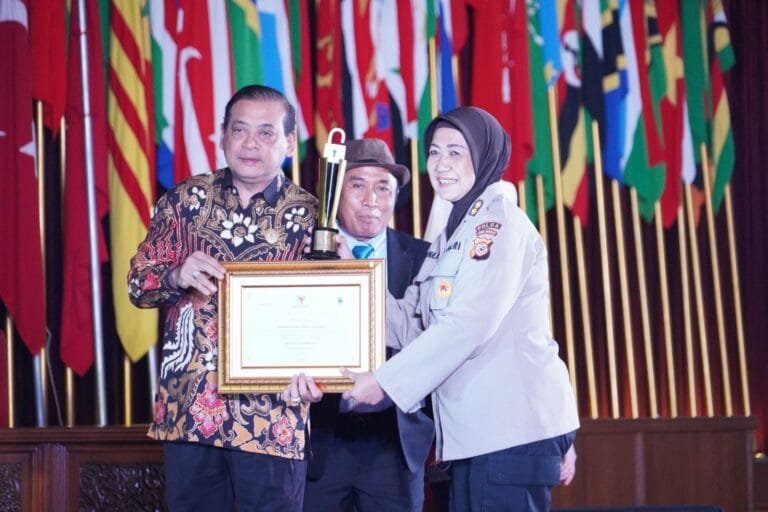 Polda Jabar Raih Penghargaan Keterbukaan Informasi Publik 2024