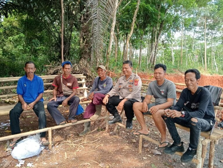 Dukung Program Asta Cita, Polsek Sukadana Polres Ciamis Ajak Warga Jadikan Lahan Produktif