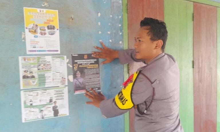 Wujudkan Pilkada Harmonis, Polsek Lakbok Pasang Himbauan Kamtibmas Kapolres Ciamis di Area Publik