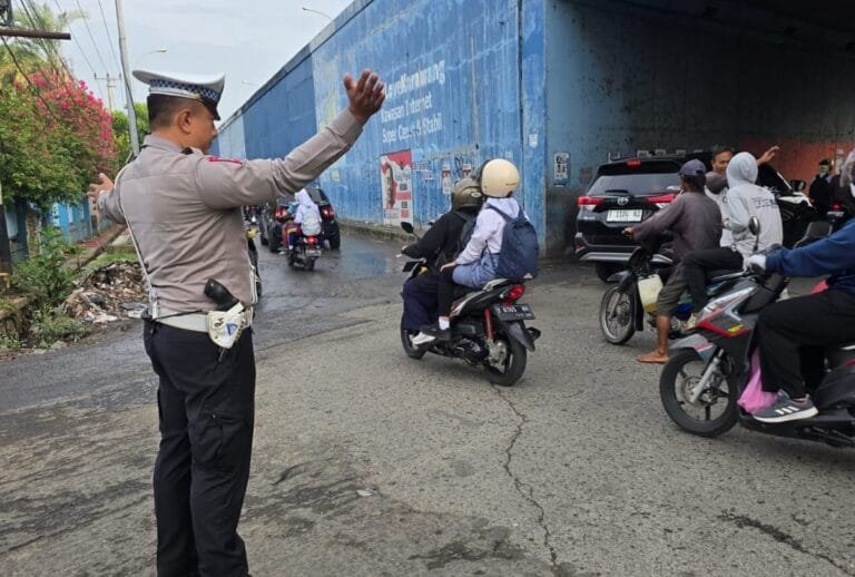 Polantas di Karawang Gelar Gatur Lalin, Cegah Gangguan Kamseltibcarlantas di Jalan Raya