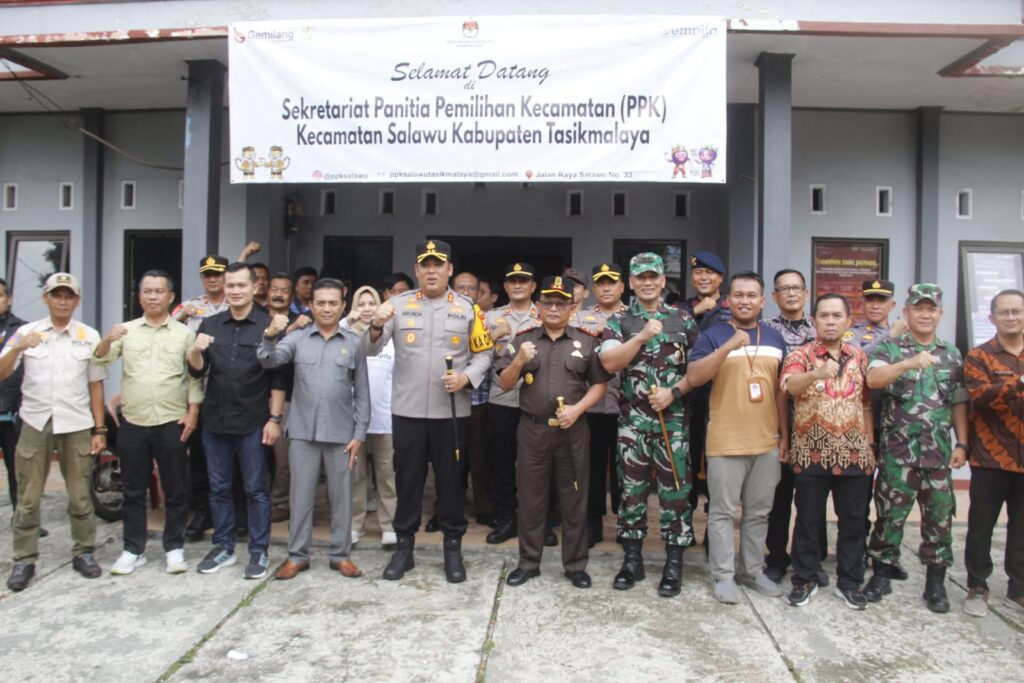 Dandim 0612/Tsm (Letkol Arm Yan Octa Rombenanta,S,Sos) melaksanakan Pengecekan tempat pemunggutan suara TPS Di kabupaten TasikmalayaKamis 21 Nopember 2024 1 IMG 20241121 WA0094