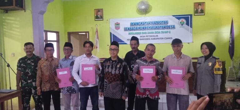 Soliditas TNI-Polri, Polsek Ciamis Hadiri Pengukuhan Lembaga Desa Petirhilir