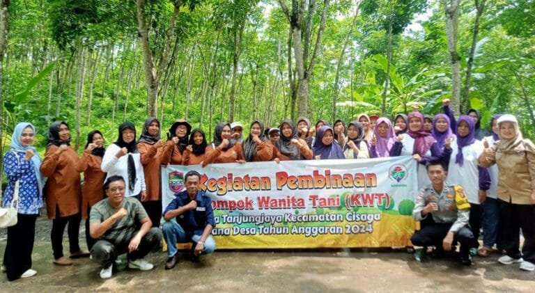 Humanis, Polsek Cipaku Polres Ciamis Patroli Dialogis ke Pemukiman Warga Saat Malam Hari