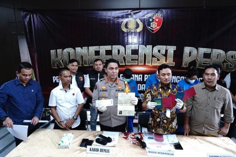 POLDA JABAR UNGKAP KASUS PEMALSUAN PUPUK DI CIPATAT BANDUNG BARAT