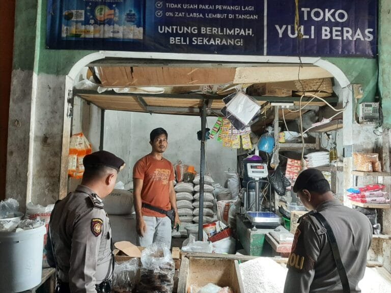 Harga Bahan Pokok Stabil, Satuan Samapta Polres Ciamis Patroli ke Pasar Subuh Ciamis