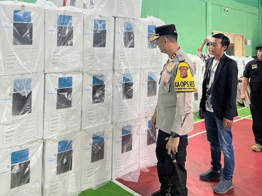 Kapolres Cianjur melaksanakan Pengecekan Gudang Logistik PPK