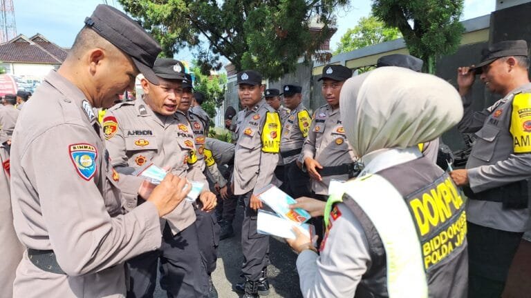 Dokkes Polres Ciamis Cek Kesehatan dan Beri Vitamin ke Personel PAM Pilkada Serentak 2024